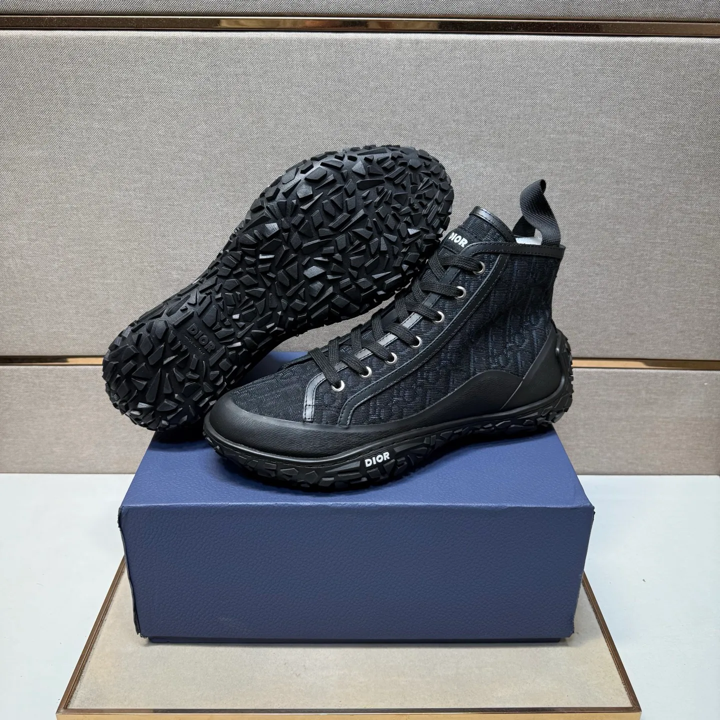 ⬛️Men's shoes 💰p460 [Dior～] Men's casual high-top shoes 2025z cabinet sales simultaneously 🔶Size: 39-44 #️⃣ 🔷2 colors🔜The upper is made of multi-material splicing➕Genuine leather lining, comfortable and breathable, sole: original comfortable and wear-resistant outsole, ⚠️Real shot📱Photographed🎬The real thing is better📢📢📢